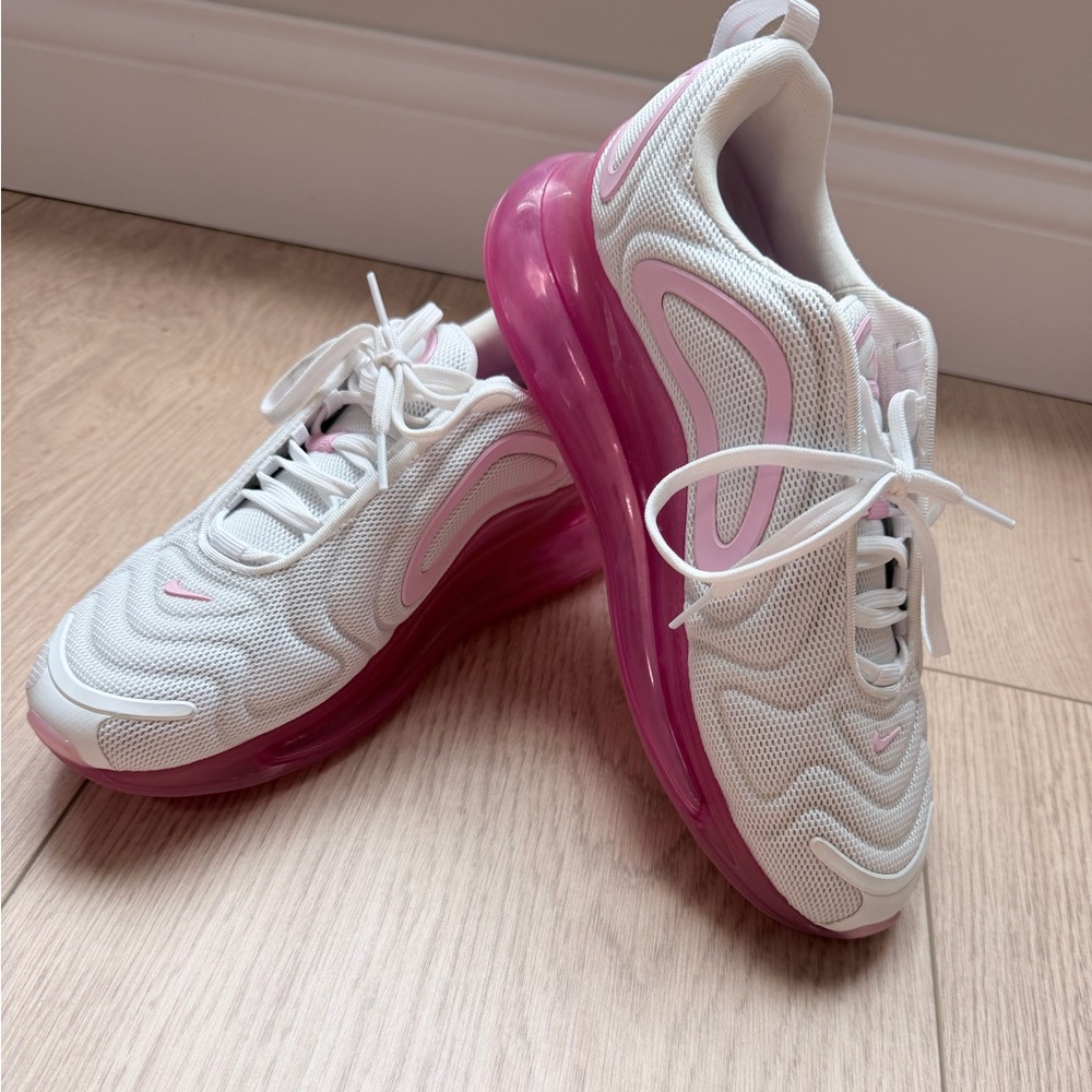 Nike air max 720. Women's White Mesh Sneakers with Pink Air Max Sole